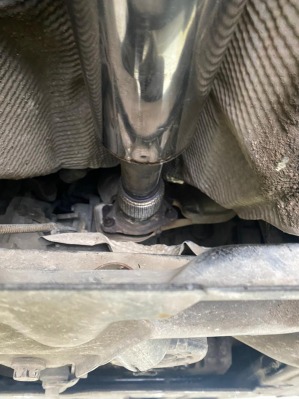 Профессиональный ремонт глушителя. Чтобы записаться на диагностику и ремонт глушителя Renault Duster 2017г - новая трехслойная гофра и замену гофры, позвоните +7(812)997-25-65 - вид 1 миниатюра